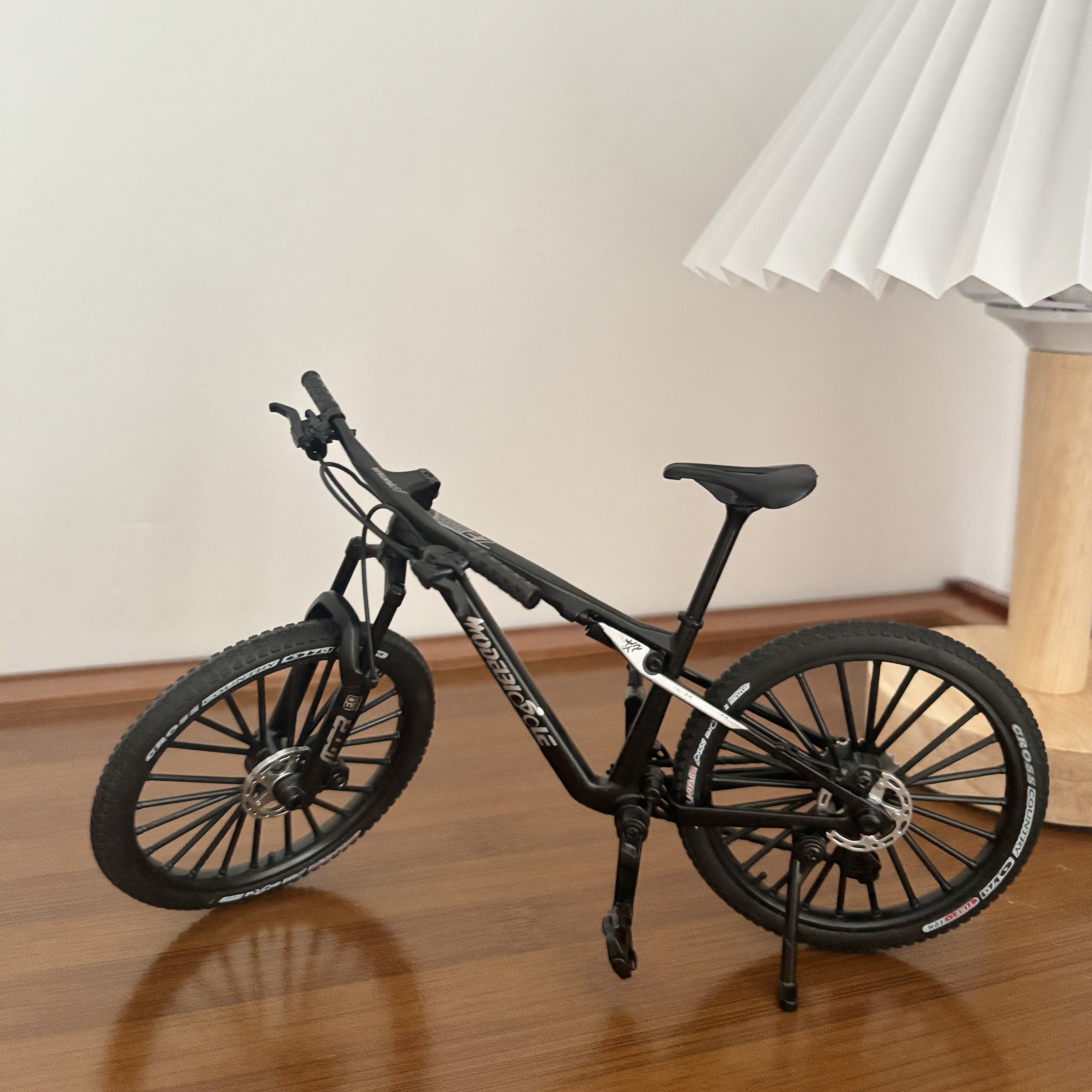 Miniatura de Bicicleta de Mont - Mountain Biking Gifts avaliação e preço