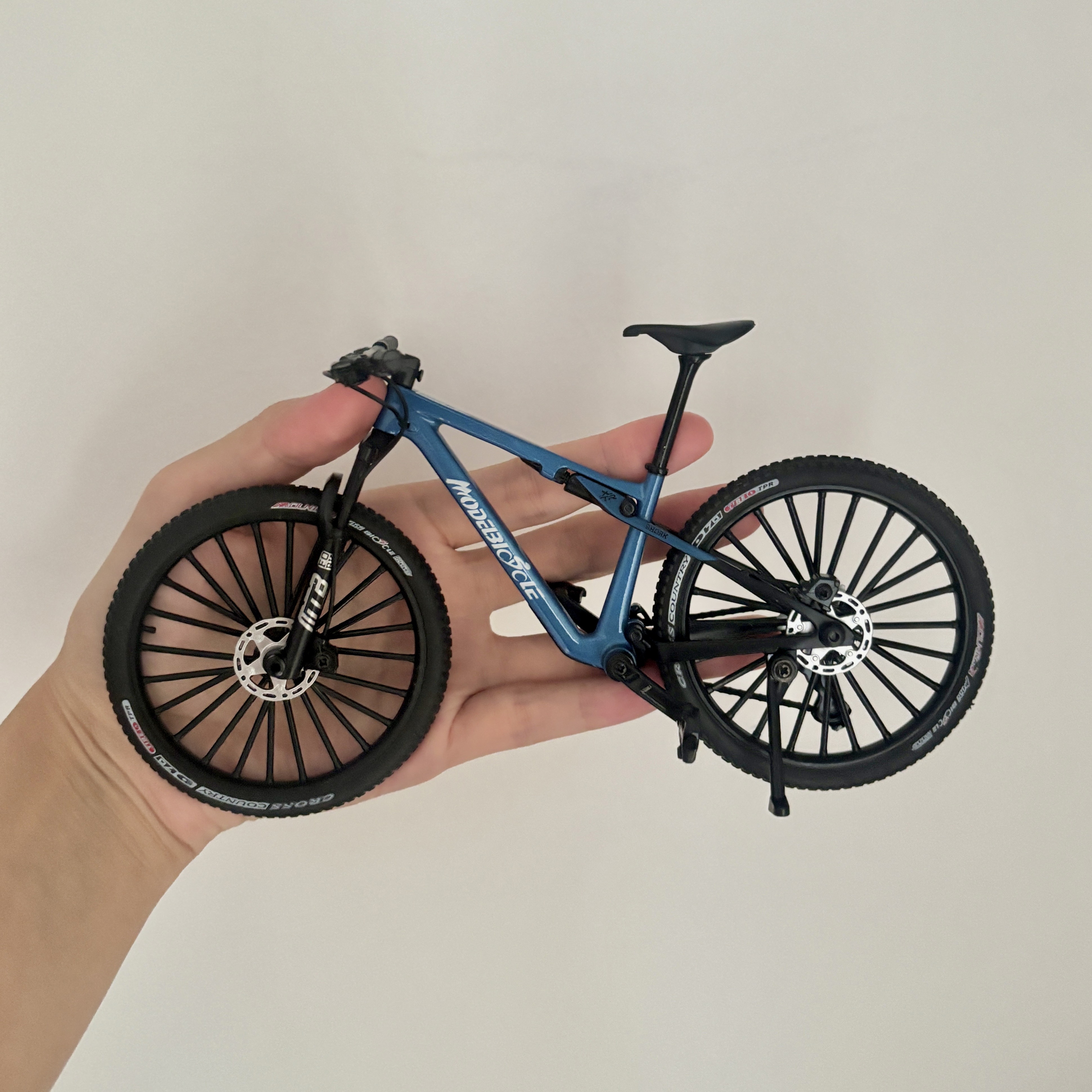Miniatura de Bicicleta de Mont - Mountain Biking Gifts avaliação e preço